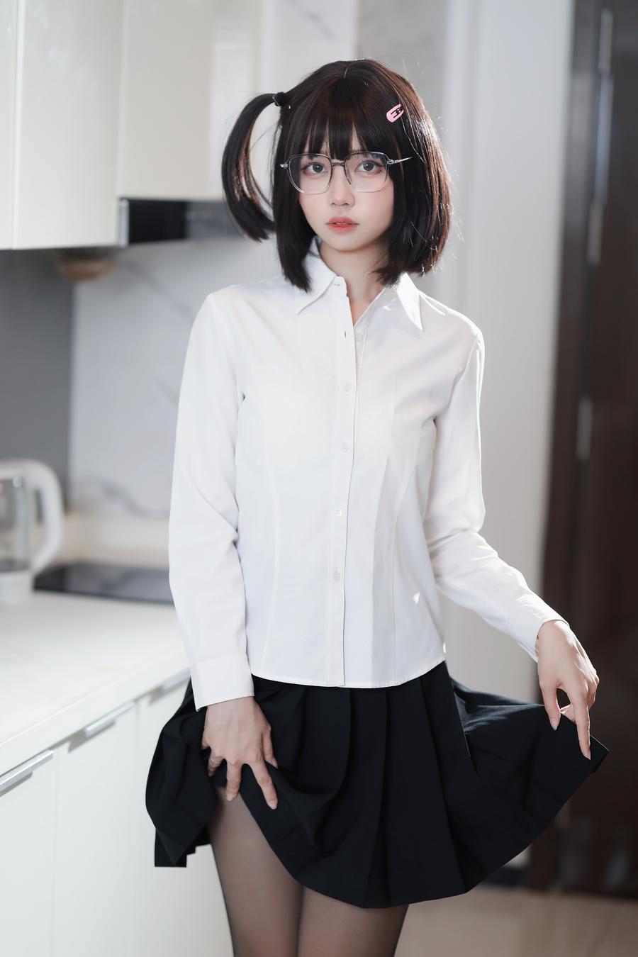 洛桑w伊梓-No.002-眼镜妹妹-在线看 第1张